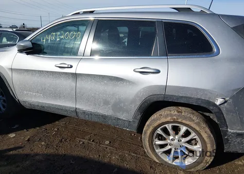 2019 Jeep Cherokee Latitude 4X4 z USA, uszkodzony, nr VIN 1C4PJMCB4KD367298